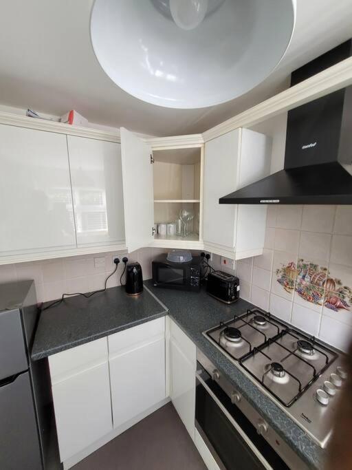 2 Bedroom End Of Terrace House Wellington  Exterior foto