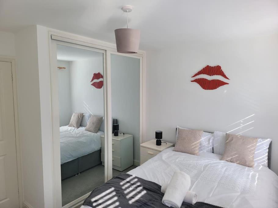 2 Bedroom End Of Terrace House Wellington  Exterior foto