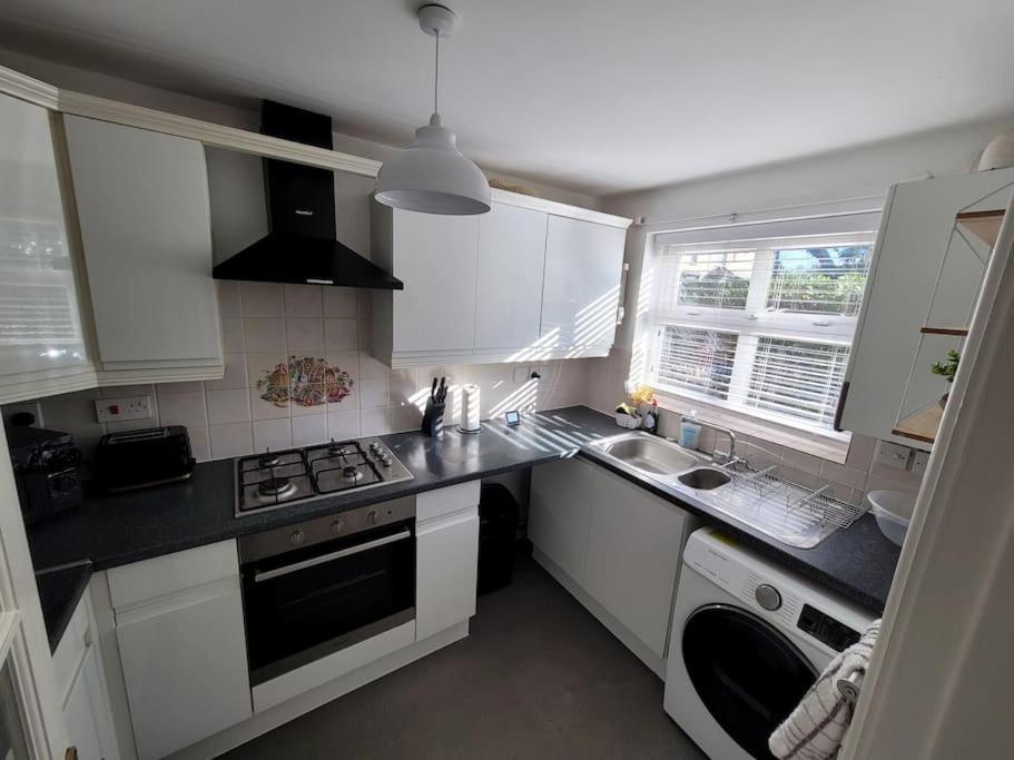 2 Bedroom End Of Terrace House Wellington  Exterior foto