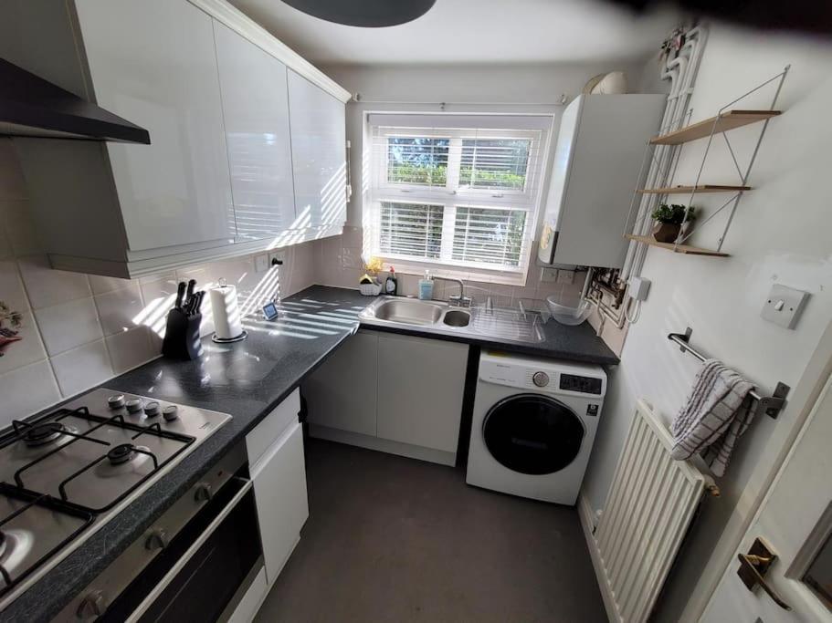 2 Bedroom End Of Terrace House Wellington  Exterior foto