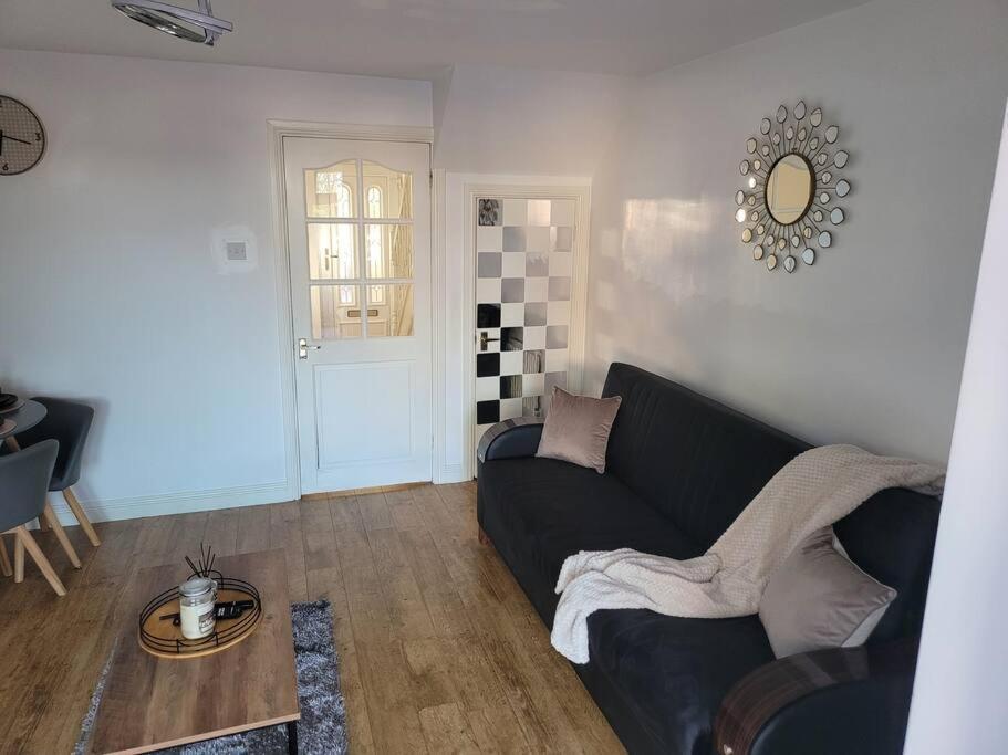 2 Bedroom End Of Terrace House Wellington  Exterior foto