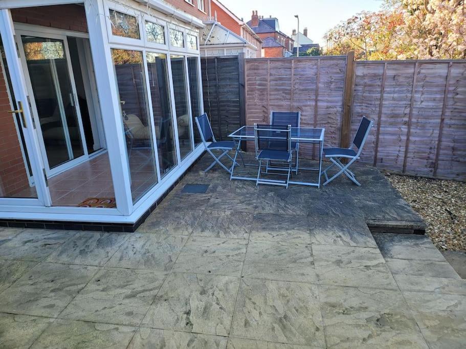 2 Bedroom End Of Terrace House Wellington  Exterior foto