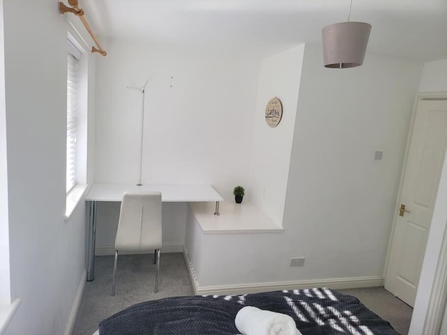 2 Bedroom End Of Terrace House Wellington  Exterior foto